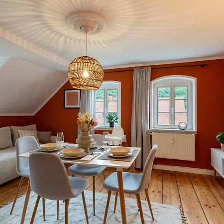 Moderne Mit Festungsblick Im Zentrum